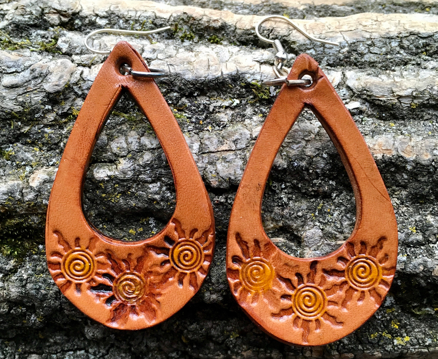 Hand tooled Leather drop earrings, Sun design / Willow Moon