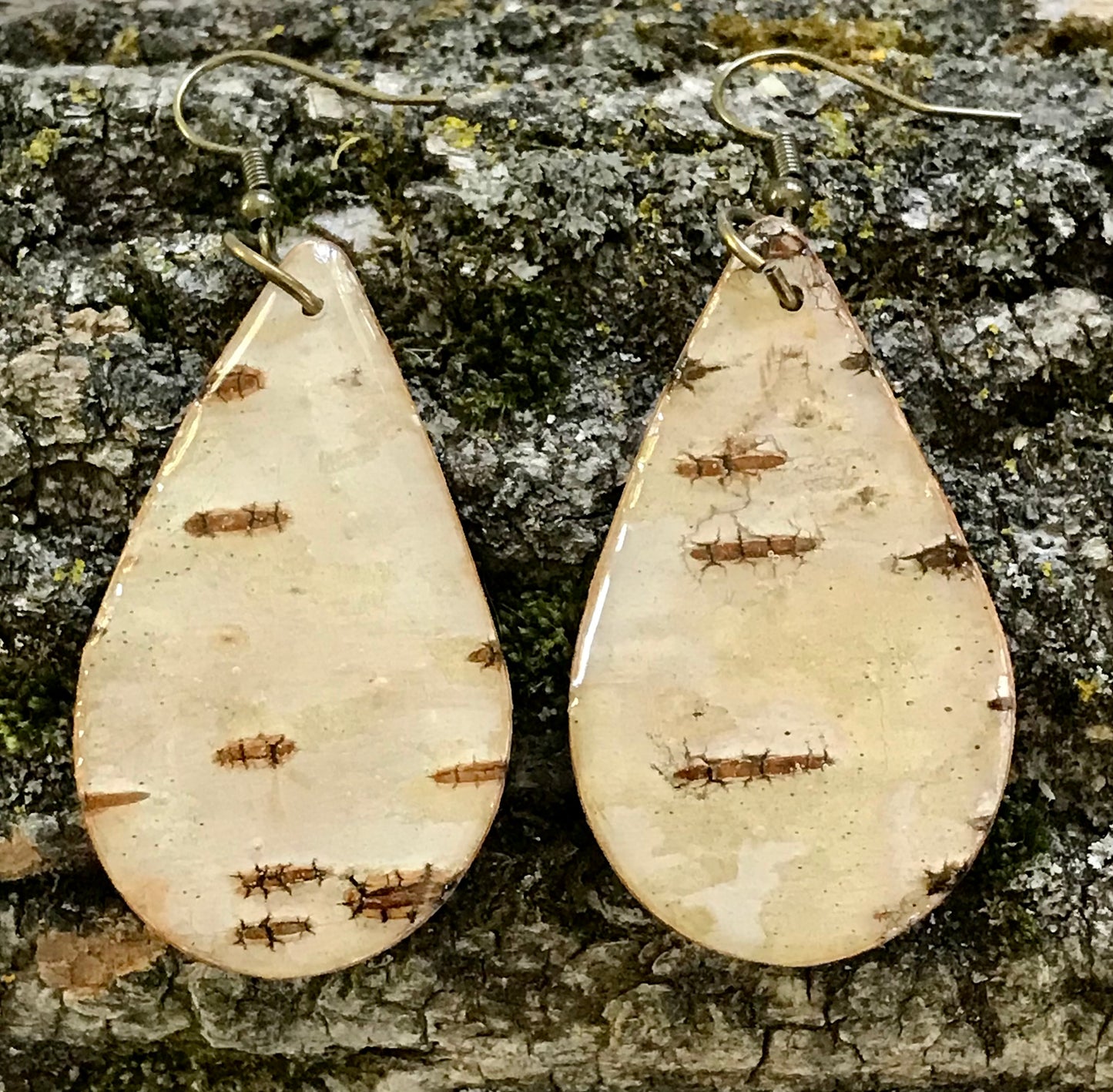 Natural birch bark teardrop earring (A-7)